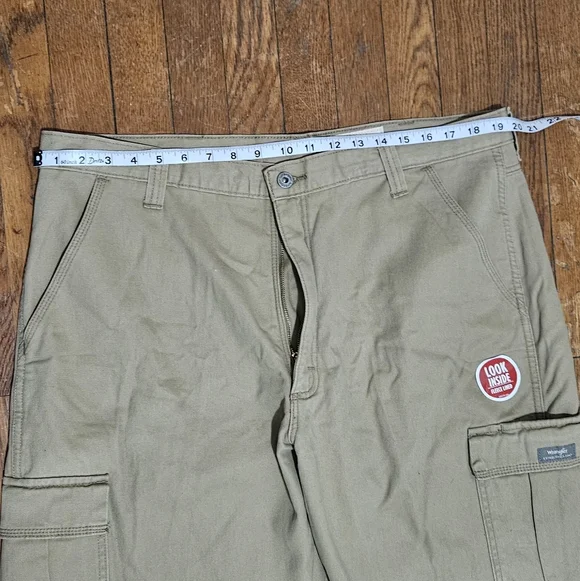 Wrangler Five Star Heritage Relaxed Fit cargo pants with fleece lining for men - Picture 11 of 16